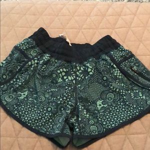 Lululemon tracker shorts